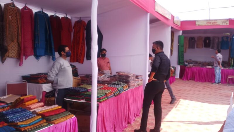 Madhya Pradesh Handloom weavers showcase an exquisite array of 100% organic, natural and pure fabrics at the State Handloom Expo Chandigarh