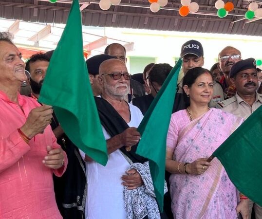 Morari Bapu Begins Sacred Jyotirlinga Ram Katha Train Yatra with a Grand Flag-off