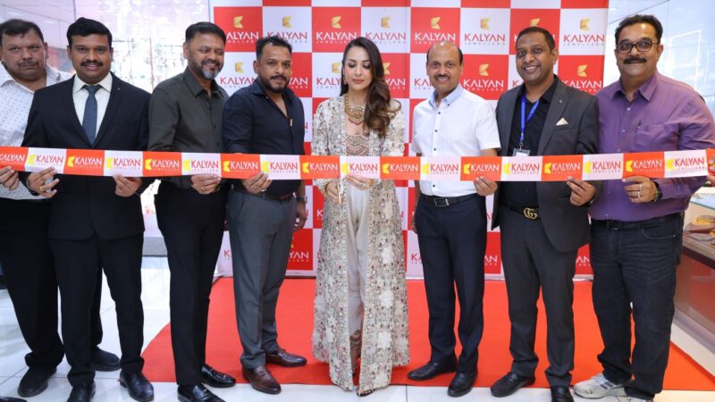 Bollywood star Malaika Arorainaugurated KalyanJewellers’first showroom in Rohtak at Jhang Colony